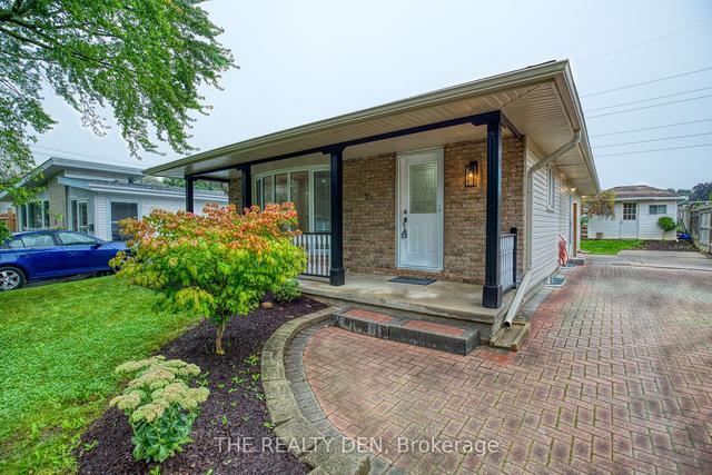 182 Selkirk Dr, House detached with 6 bedrooms, 2 bathrooms and 4 parking in Kitchener ON | Image 12