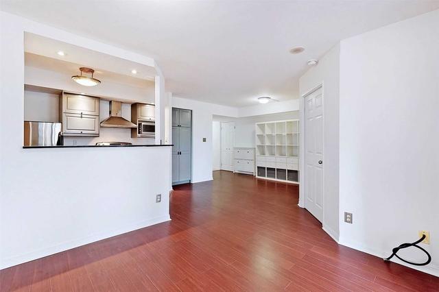 908 - 24 Wellesley St W, Condo with 1 bedrooms, 1 bathrooms and 0 parking in Toronto ON | Image 2