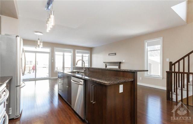 795 Hazelnut Crescent, Townhouse with 3 bedrooms, 3 bathrooms and 2 parking in Ottawa ON | Image 6