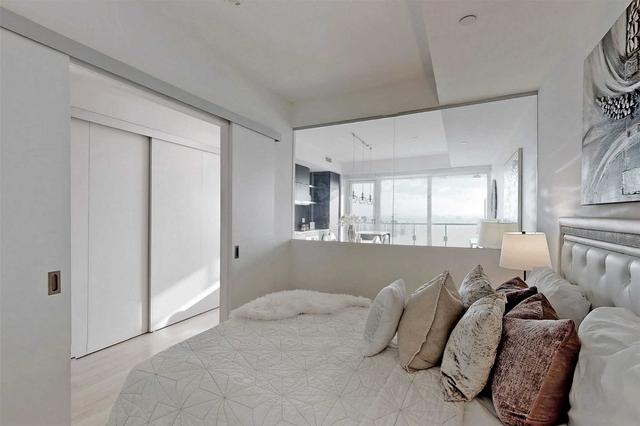 5011 - 197 Yonge St St, Condo with 1 bedrooms, 1 bathrooms and 0 parking in Toronto ON | Image 9