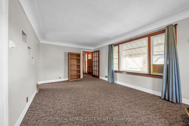 136 Corman Ave, House detached with 3 bedrooms, 2 bathrooms and 5 parking in Hamilton ON | Image 34