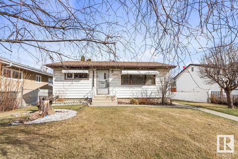 6308 135 Av Nw, House detached with 3 bedrooms, 2 bathrooms and null parking in Edmonton AB | Card Image