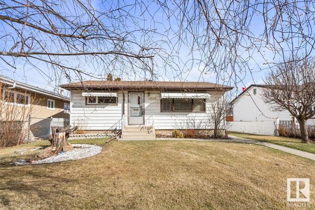 6308 135 Av Nw, House detached with 3 bedrooms, 2 bathrooms and null parking in Edmonton AB | Image 1