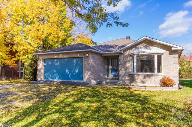 13 Sai Crescent, House detached with 3 bedrooms, 2 bathrooms and 4 parking in Ottawa ON | Image 1