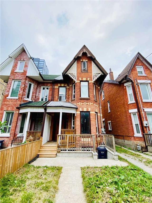 23 Ross St, House semidetached with 7 bedrooms, 4 bathrooms and 4 parking in Toronto ON | Image 2