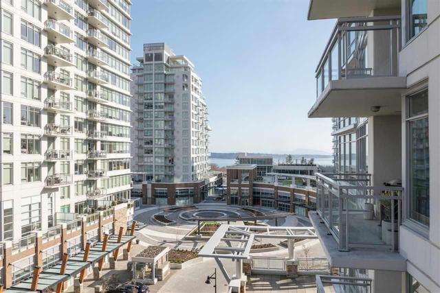 406 - 15152 Russell Avenue, Condo with 2 bedrooms, 2 bathrooms and 1 parking in White Rock BC | Image 1