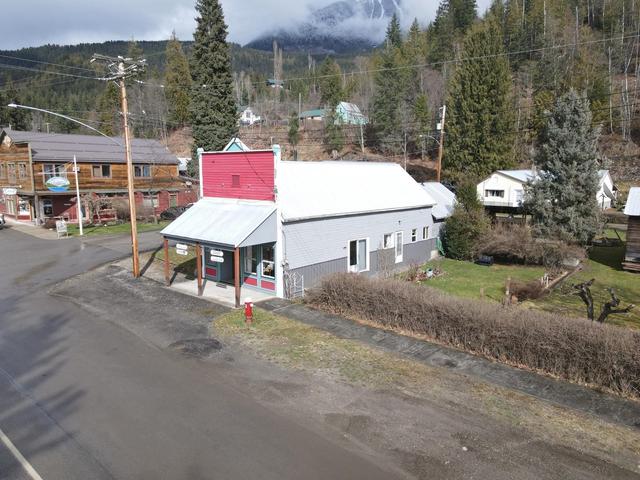 124 Lake Avenue, House detached with 3 bedrooms, 2 bathrooms and null parking in Silverton BC | Image 38