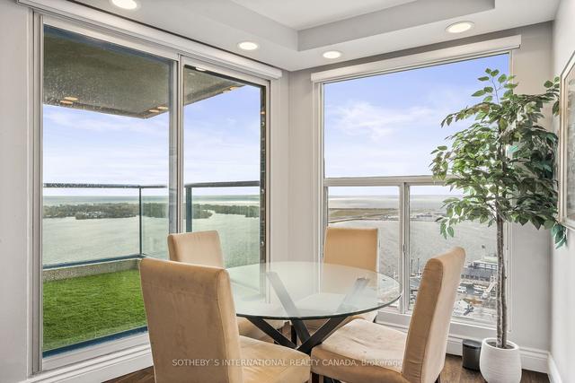 3701 - 77 Harbour Sq, Condo with 3 bedrooms, 3 bathrooms and 1 parking in Toronto ON | Image 2