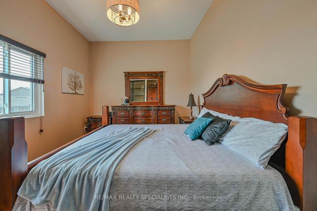 66 Carisbrook Crt, Townhouse with 3 bedrooms, 2 bathrooms and 2 parking in Brampton ON | Image 14