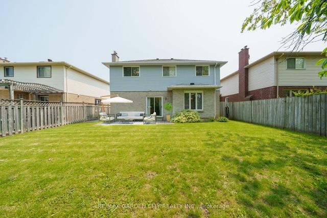 29 Bascary Cres, House detached with 4 bedrooms, 3 bathrooms and 6 parking in St. Catharines ON | Image 18