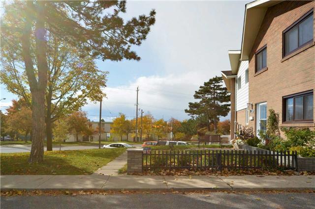 05 - 10 Grandravine Dr, Townhouse with 3 bedrooms, 3 bathrooms and 1 parking in Toronto ON | Image 2