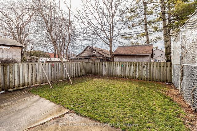 11 Dennis Ave, House detached with 4 bedrooms, 3 bathrooms and 2 parking in Toronto ON | Image 33