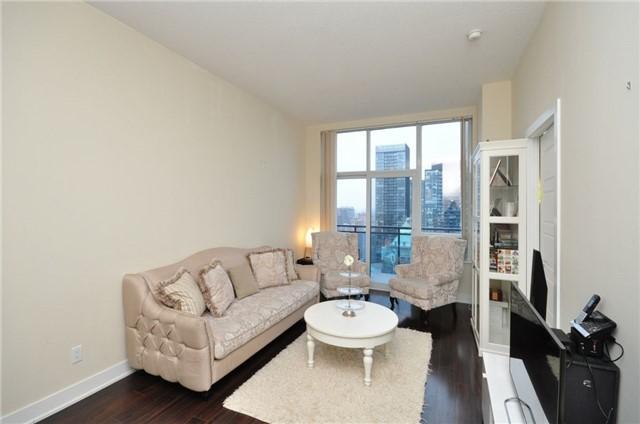 ph08 - 28 Linden St, Condo with 2 bedrooms, 2 bathrooms and 1 parking in Toronto ON | Image 2