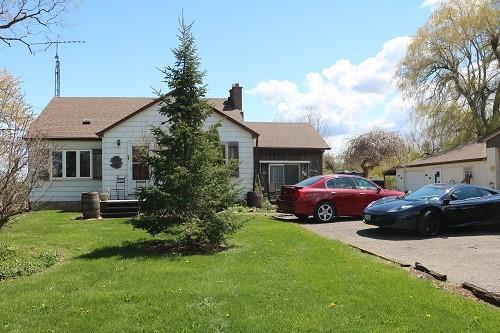 155 Mountain Road, House detached with 4 bedrooms, 1 bathrooms and 12 parking in Grimsby ON | Image 2