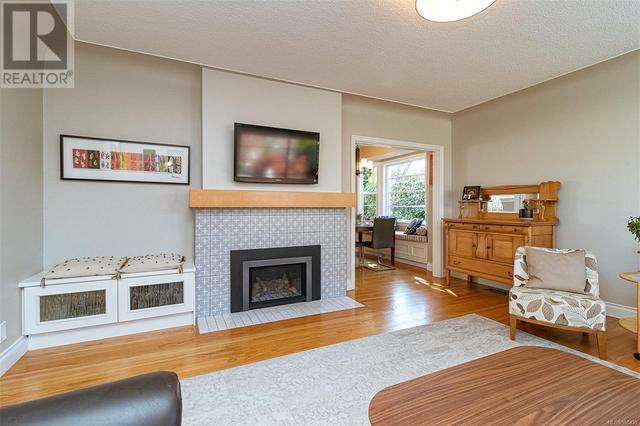 943 Linkleas Ave, House detached with 6 bedrooms, 3 bathrooms and 2 parking in Oak Bay BC | Image 8