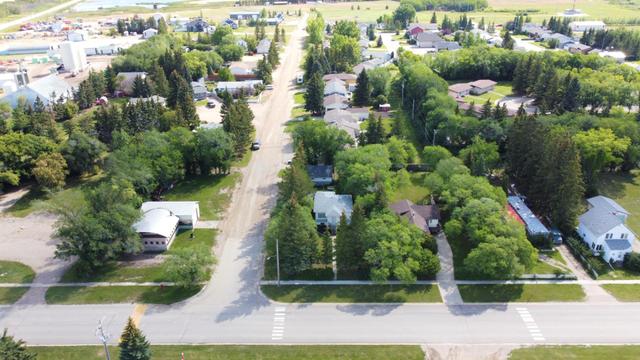 313 Centre Street, House detached with 5 bedrooms, 2 bathrooms and 5 parking in Neilburg SK | Image 6