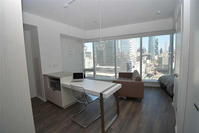 1513 - 197 Yonge St, Condo with 0 bedrooms, 1 bathrooms and null parking in Toronto ON | Image 2