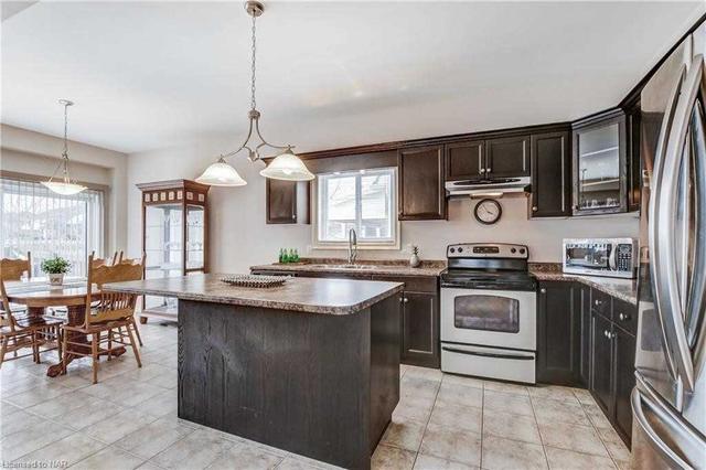 6887 St. Michael Ave, House detached with 3 bedrooms, 3 bathrooms and 6 parking in Niagara Falls ON | Image 3