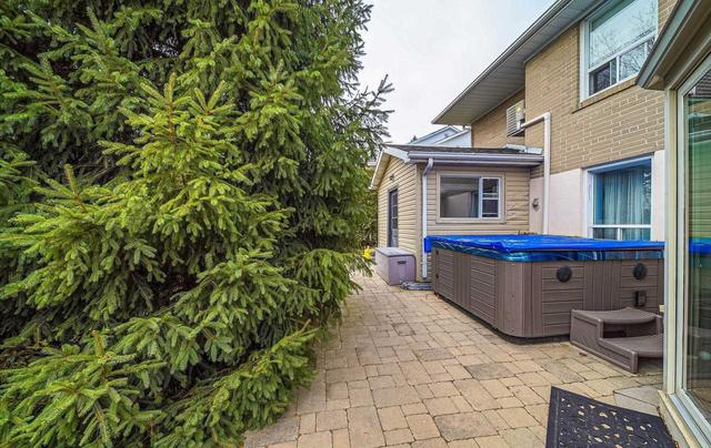 7 Fredericton Rd, House detached with 3 bedrooms, 2 bathrooms and 5 parking in Markham ON | Image 7