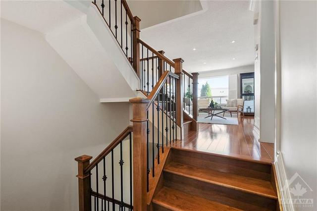 6278 Sablewood Place, Townhouse with 3 bedrooms, 3 bathrooms and 3 parking in Ottawa ON | Image 4