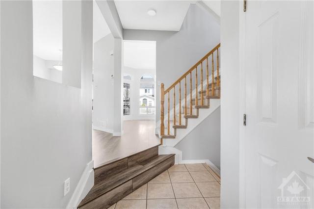 673 Valin Street, House detached with 3 bedrooms, 3 bathrooms and 3 parking in Ottawa ON | Image 4
