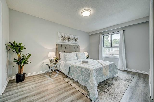 67 Dawson Cres, Townhouse with 3 bedrooms, 2 bathrooms and 2 parking in Brampton ON | Image 13
