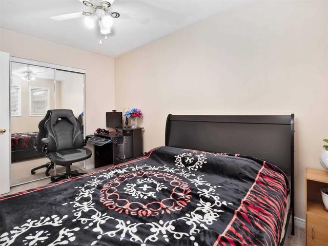 104 Richwood Cres, House attached with 3 bedrooms, 3 bathrooms and 3 parking in Brampton ON | Image 10