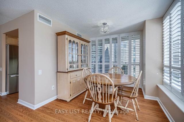910 - 33 Sheppard Ave, Condo with 2 bedrooms, 2 bathrooms and 1 parking in Toronto ON | Image 4