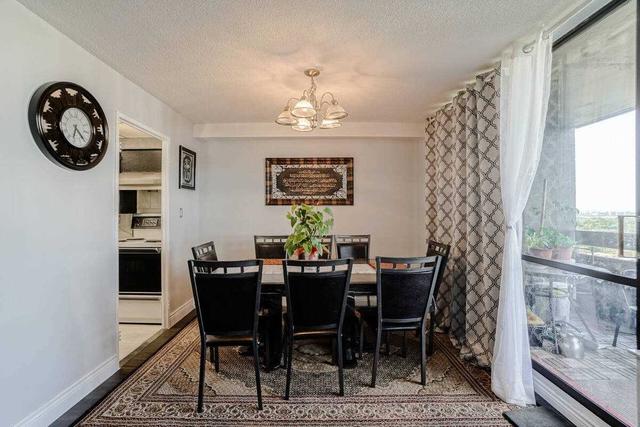 1607 - 11 Wincott Dr, Condo with 3 bedrooms, 2 bathrooms and 1 parking in Toronto ON | Image 3