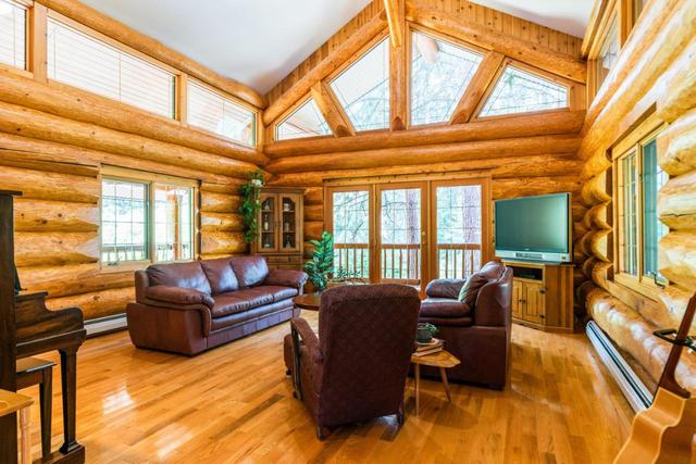 3150 Hanna Creek Road, House detached with 2 bedrooms, 2 bathrooms and null parking in Kootenay Boundary B BC | Image 3