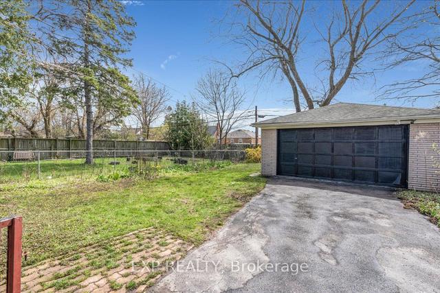 15 Burritt Rd, House detached with 3 bedrooms, 2 bathrooms and 6 parking in Toronto ON | Image 24