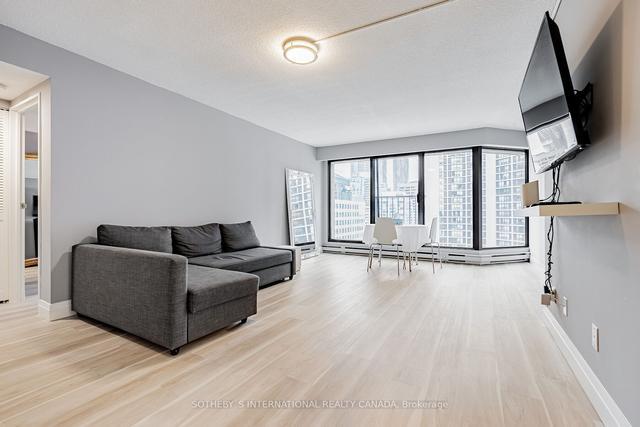 2215 - 55 Harbour Sq, Condo with 2 bedrooms, 1 bathrooms and 1 parking in Toronto ON | Image 25