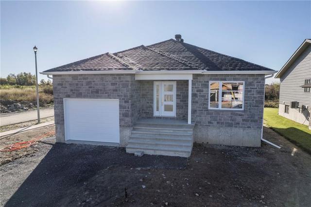 2316 Crewson Court, House detached with 4 bedrooms, 3 bathrooms and 3 parking in Cornwall ON | Image 1