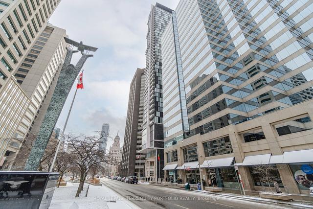 3709 - 426 University Ave, Condo with 1 bedrooms, 1 bathrooms and 0 parking in Toronto ON | Image 17