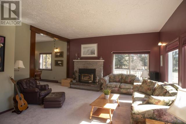 2135 Riverdale Road W, House detached with 5 bedrooms, 3 bathrooms and null parking in Thunder Bay ON | Image 5