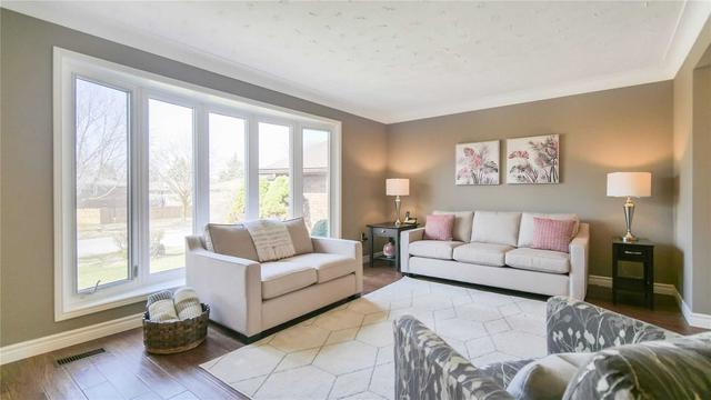 23 Orlando Dr, House detached with 3 bedrooms, 3 bathrooms and 4 parking in St. Catharines ON | Image 2