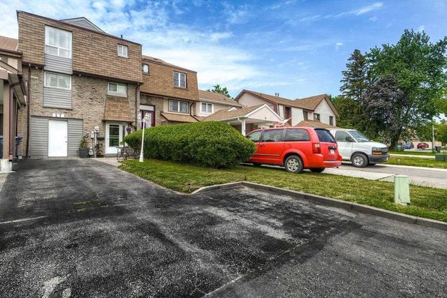 27 Fanshawe Dr, House attached with 3 bedrooms, 3 bathrooms and 4 parking in Brampton ON | Image 23