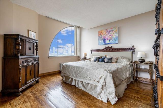 uph 7 - 25 Fairview Rd W, Condo with 3 bedrooms, 3 bathrooms and 2 parking in Mississauga ON | Image 5