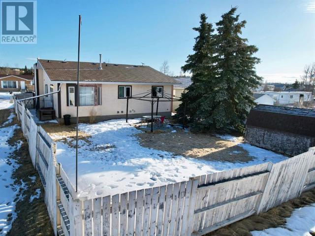 21 Hollinger Drive, House detached with 3 bedrooms, 1 bathrooms and 4 parking in Swan Hills AB | Image 4