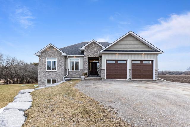 418 Golf Course Rd, House detached with 3 bedrooms, 4 bathrooms and 12 parking in Kawartha Lakes ON | Image 1