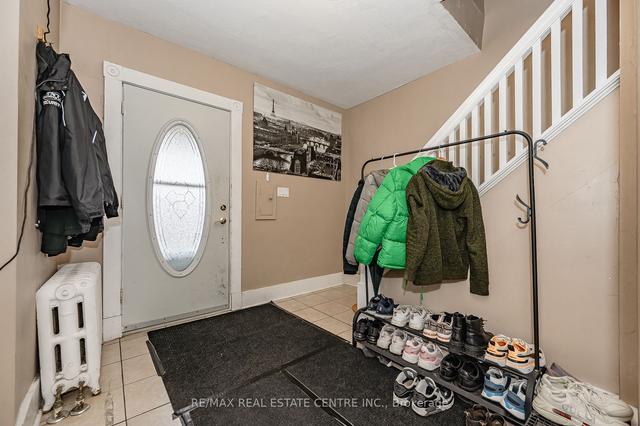 31 Louisa St, House detached with 5 bedrooms, 1 bathrooms and 3 parking in Kitchener ON | Image 36