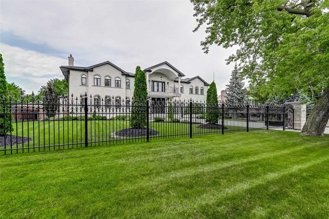 58 Rockview Gdns, House detached with 4 bedrooms, 8 bathrooms and 14 parking in Vaughan ON | Image 3
