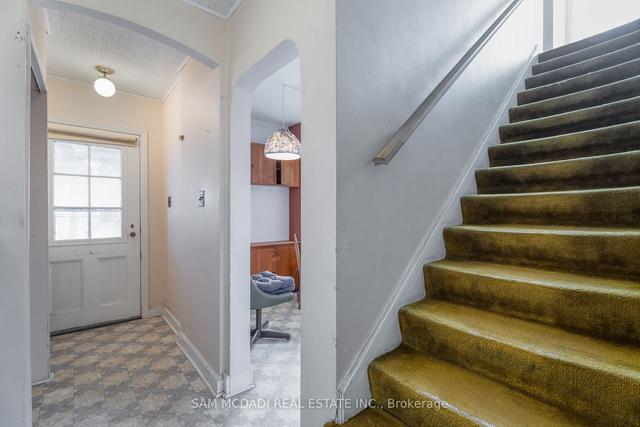 14 Botfield Ave, House detached with 2 bedrooms, 1 bathrooms and 6 parking in Toronto ON | Image 5