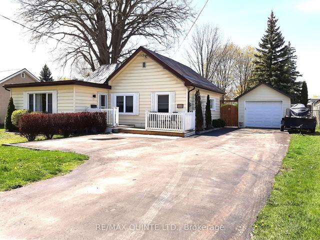 164 Herchimer Ave, House detached with 2 bedrooms, 1 bathrooms and 6 parking in Belleville ON | Image 1