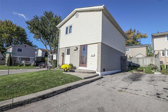 5 Holmcrest Crt, House detached with 3 bedrooms, 2 bathrooms and 2 parking in Brampton ON | Image 1