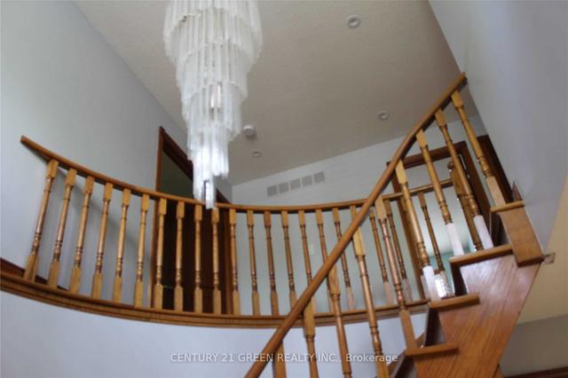 563 Lombardy Ave, House detached with 4 bedrooms, 3 bathrooms and 3 parking in Oshawa ON | Image 24