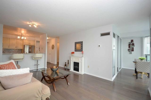 505 - 2177 Burnhamthorpe Rd W, Condo with 2 bedrooms, 2 bathrooms and 1 parking in Mississauga ON | Image 3