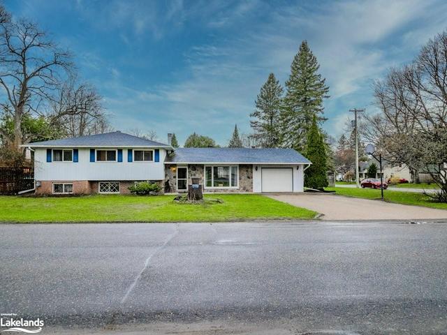 775 Sarah Street, House detached with 5 bedrooms, 2 bathrooms and 5 parking in Gravenhurst ON | Image 1