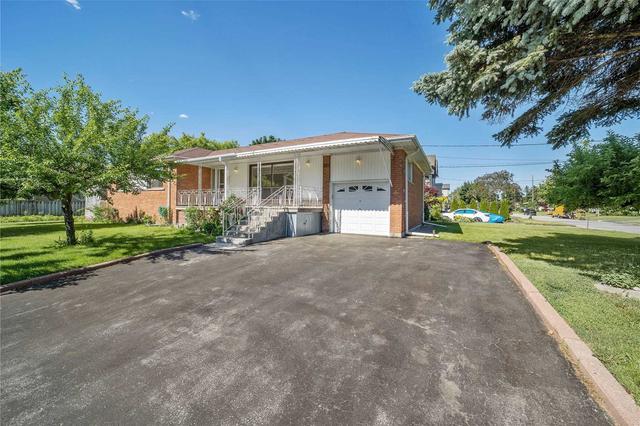 149 Combe Ave, House detached with 3 bedrooms, 2 bathrooms and 5 parking in Toronto ON | Image 1