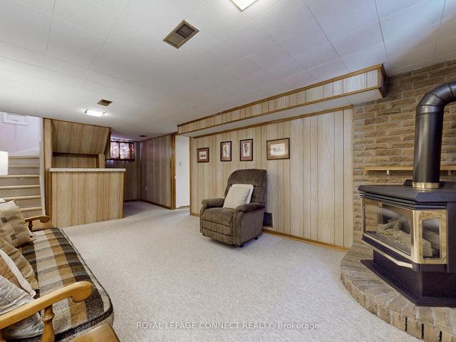 8 Boem Ave, House detached with 3 bedrooms, 1 bathrooms and 3 parking in Toronto ON | Image 10